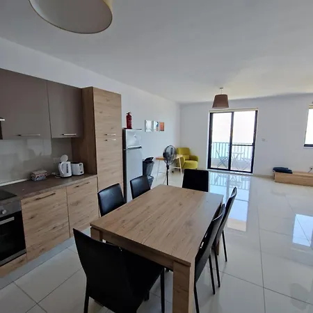 Appartement Sea View In Sea Breeze Court Is-Sellum